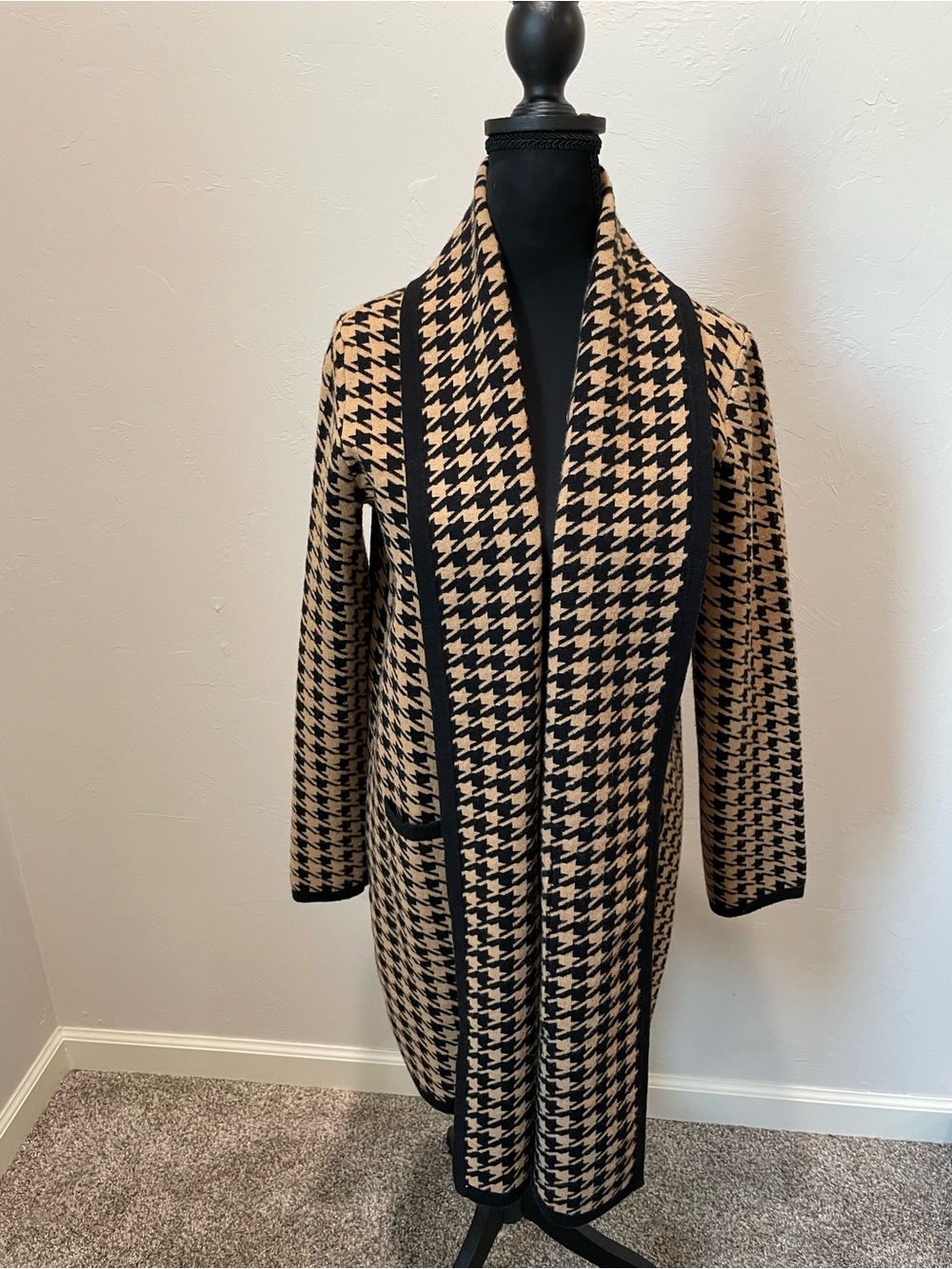 Ann Taylor Black and Tan Houndstooth Open-Front Cardigan - Picture 2 of 7